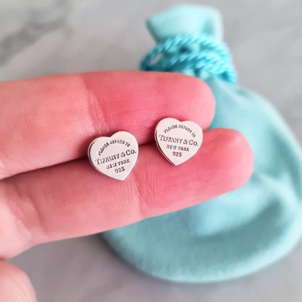 Mini heart stud earrings